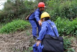 在災(zāi)區(qū)巡線查缺 冒余震排除故障