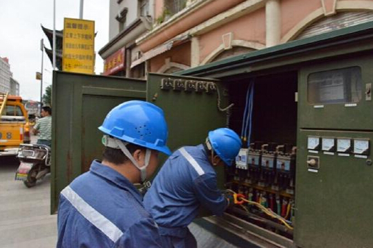 昭通供電局“抗戰勝利70周年紀念活動”與抗洪保電工作兩不誤
