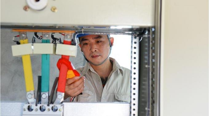 空氣源熱泵供暖養豬示范點送電成功