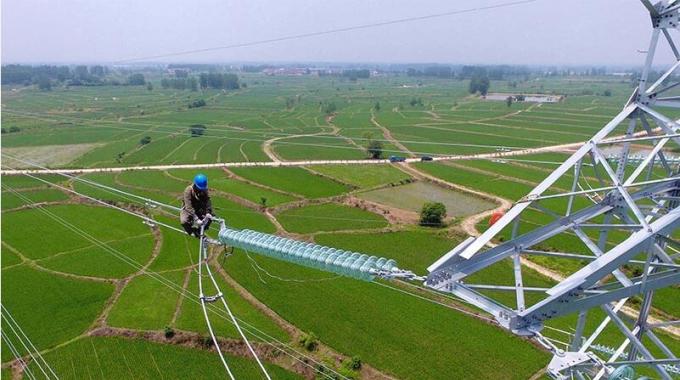 高空架設電力“大動脈”確保秋糧豐產(chǎn)豐收