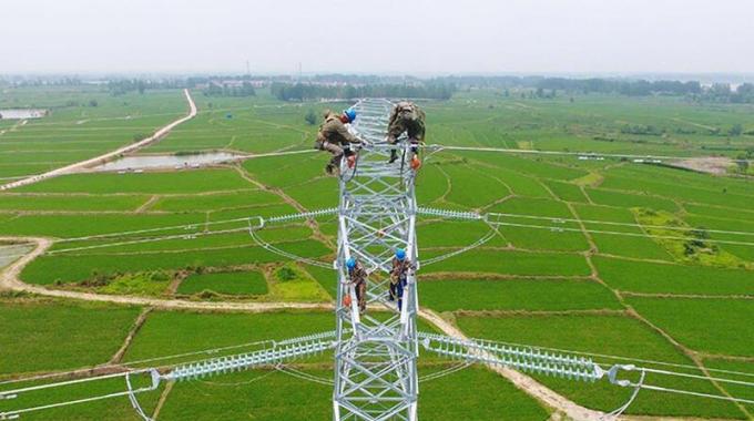 高空架設電力“大動脈”確保秋糧豐產(chǎn)豐收