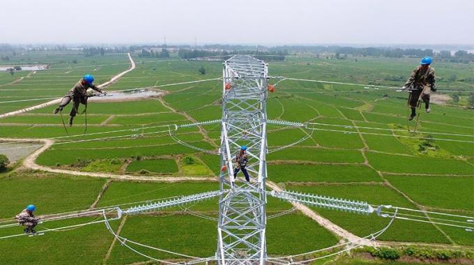 高空架設電力“大動脈”確保秋糧豐產(chǎn)豐收