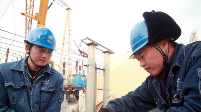 國網濟源供電公司改造設備，精益運維