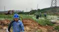 圖為6月19日，施工人員正在拆除線路