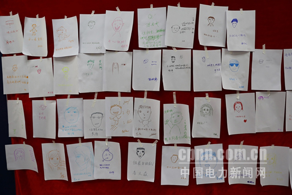 圖為在游戲中領會分工與合作、溝通與協調