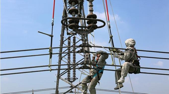 帶電作業(yè)兩小時 危急缺陷化險為夷