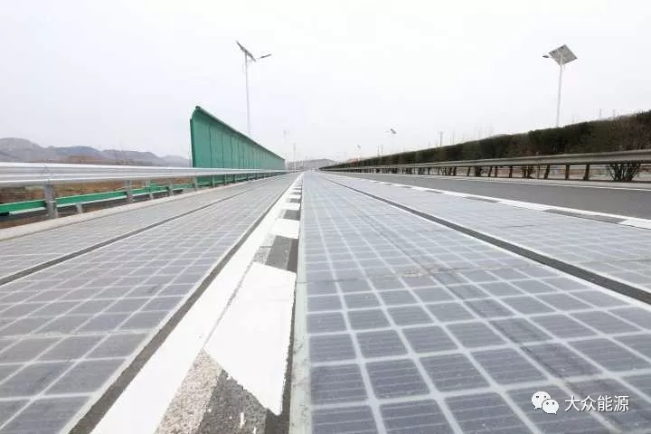 漲知識！高速公路上汽車怎么邊跑邊？