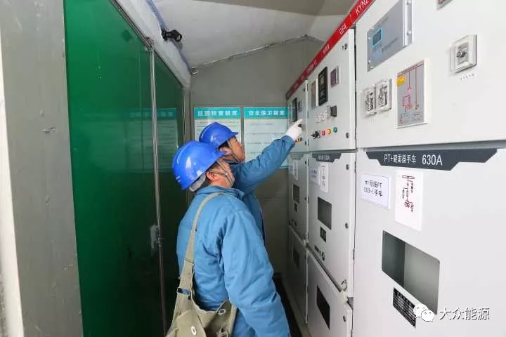 漲知識！高速公路上汽車怎么邊跑邊？
