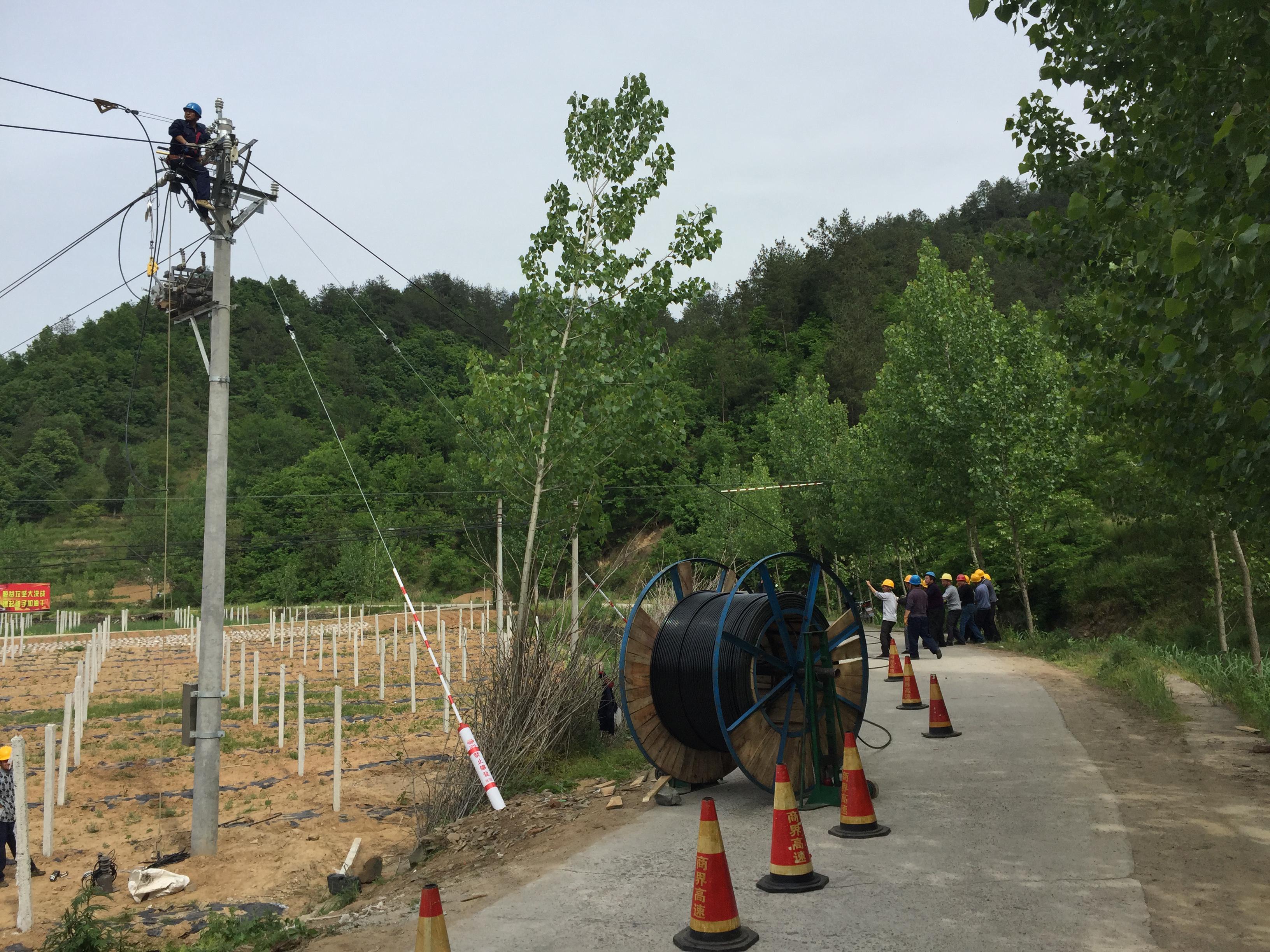 商南供電分公司完成貧困村(柳樹(shù)灣村)線路改造