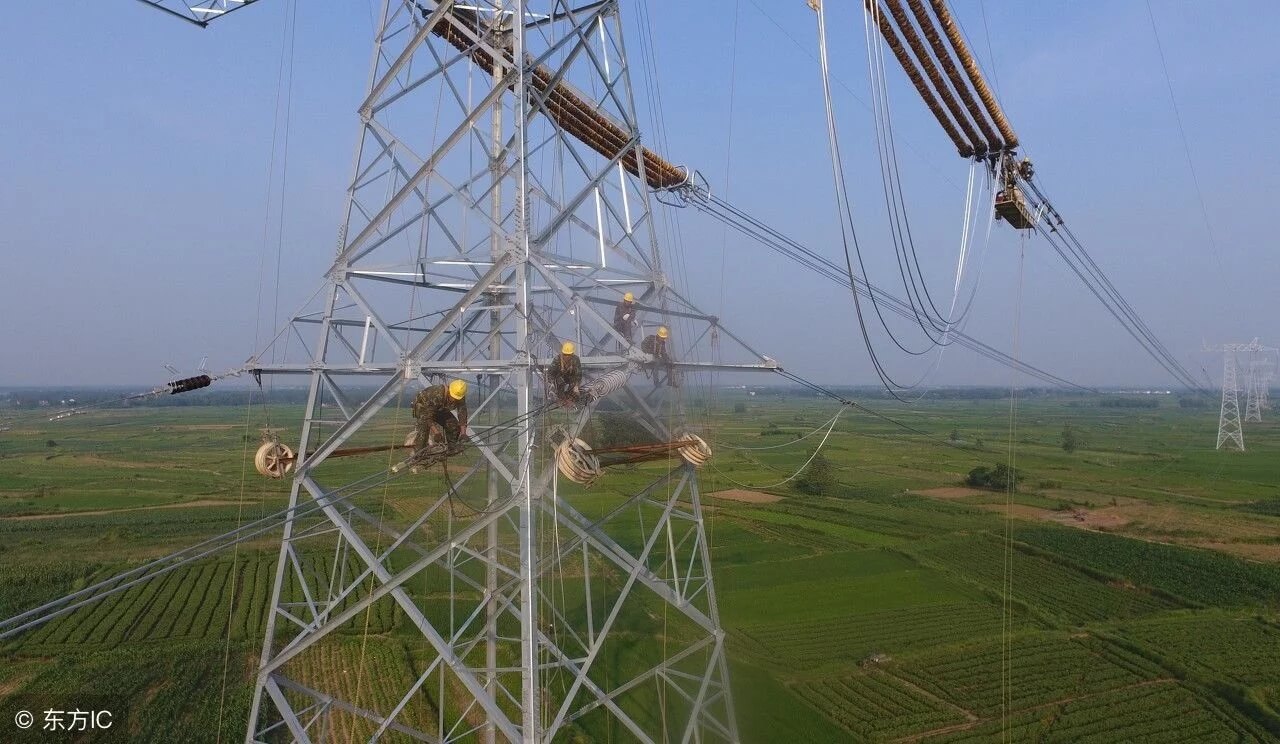 中國特高壓電網工人100多米高空作業令人驚心動魄【圖說】