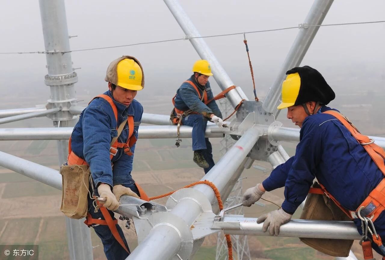 中國特高壓電網工人100多米高空作業令人驚心動魄【圖說】