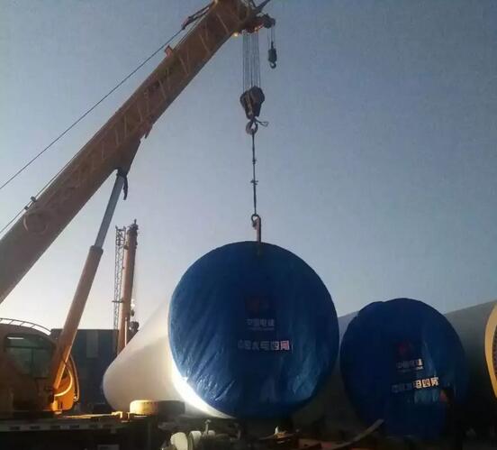青海華電都蘭諾木洪風(fēng)電場一期49.5兆瓦項(xiàng)目首套塔筒順利發(fā)貨