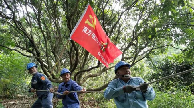      9月17日，該局組織搶修人員544人次、車輛154臺次，成立了9支黨員突擊隊、8支青年突擊隊投入到搶修復電戰役中。