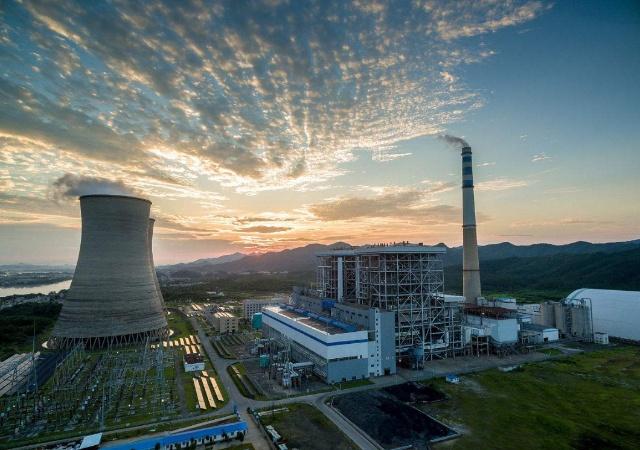 我國(guó)的火電廠燃燒一噸的煤礦，能產(chǎn)生多少電量？